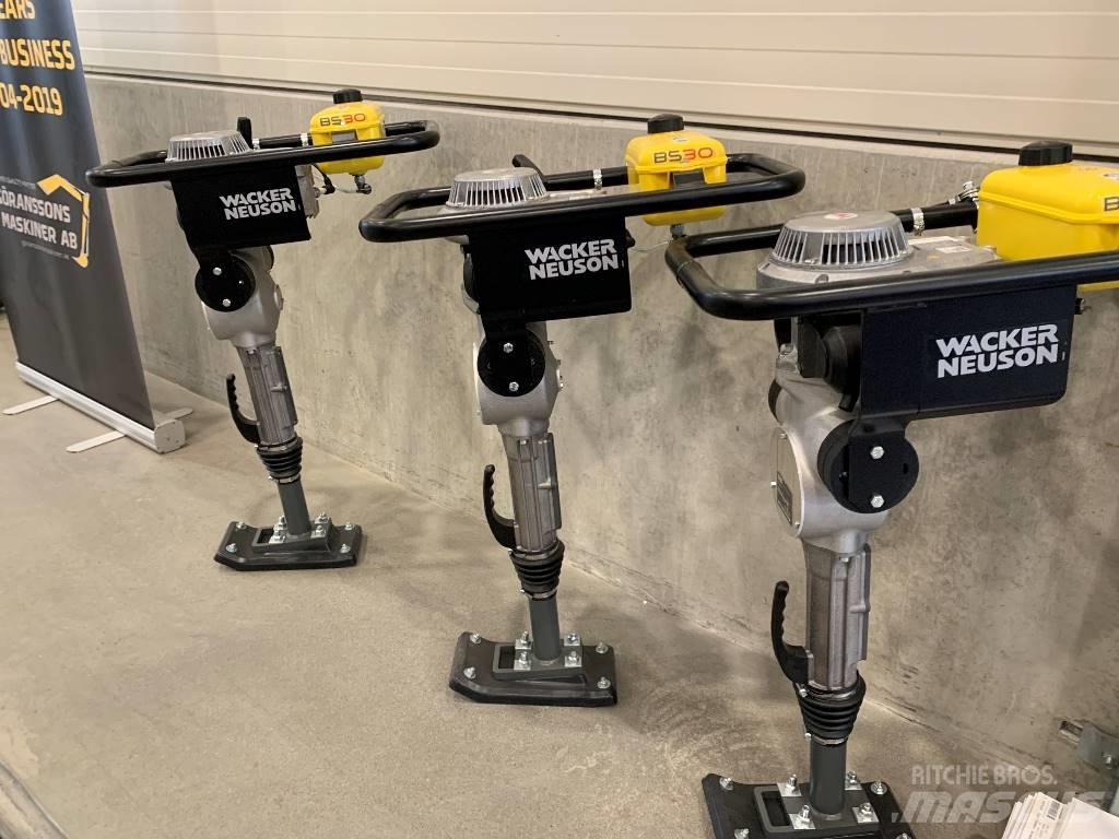 Wacker Neuson BS 30 Saltitões