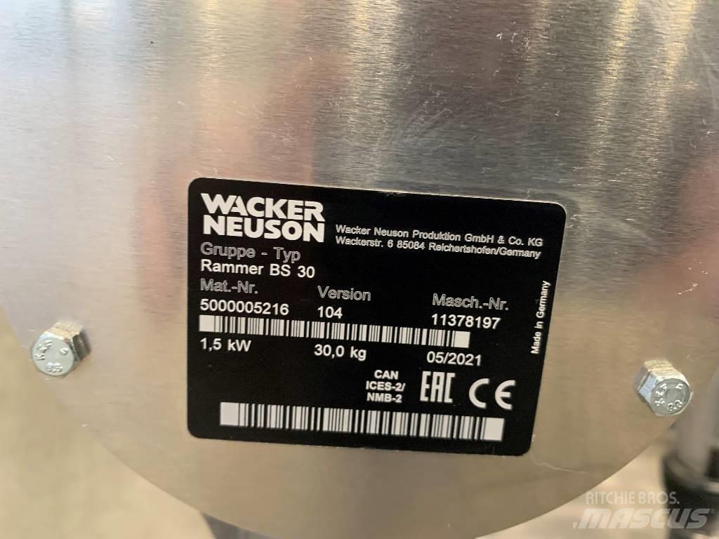 Wacker Neuson BS 30 Saltitões