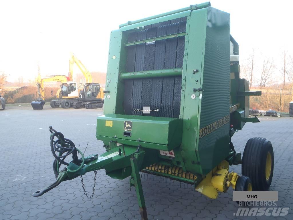 John Deere 590 Enfardadeira de rolos