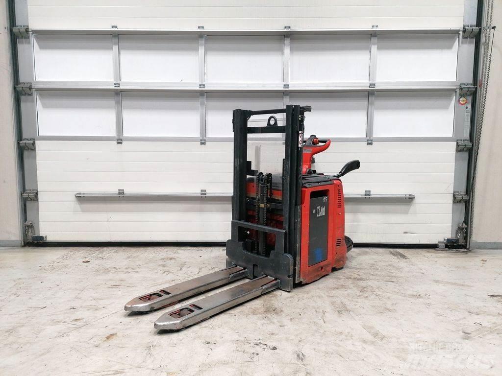 Linde D12AP Empilhador para operador externo