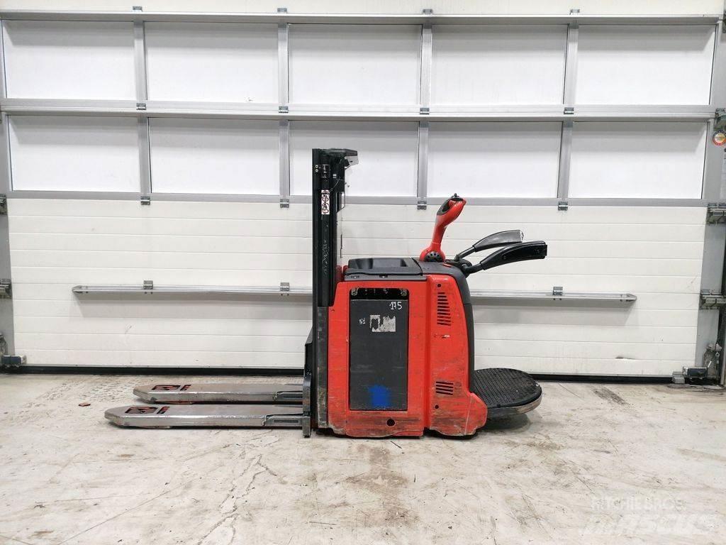 Linde D12AP Empilhador para operador externo