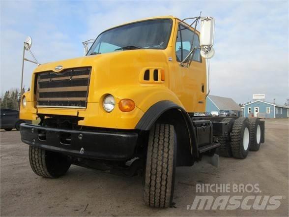 Sterling L7500 Camiões de chassis e cabine