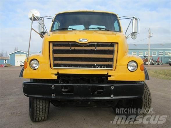 Sterling L7500 Camiões de chassis e cabine