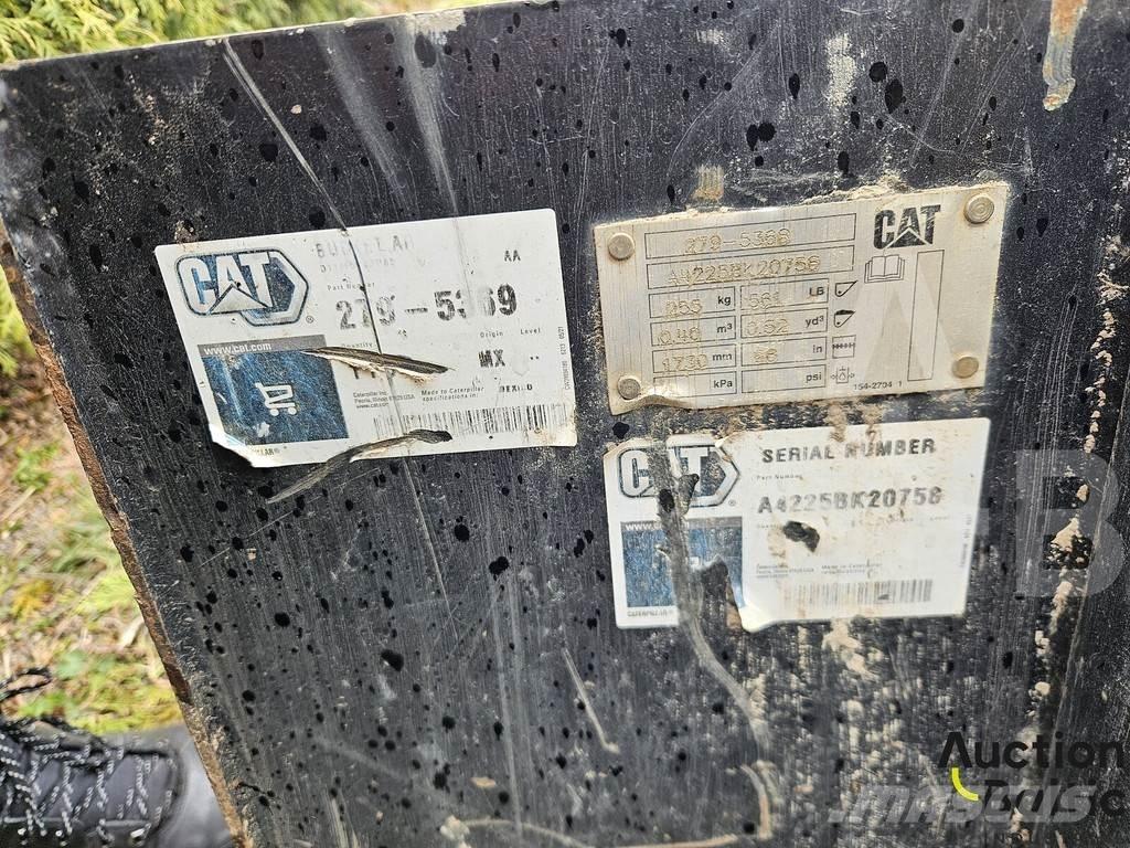 CAT 242 D 3 Minicarregadeiras