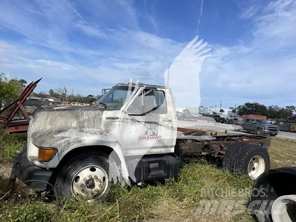 Ford F800 Camiões de chassis e cabine