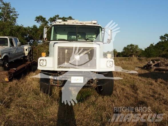 Volvo WG64 Auto-tanques