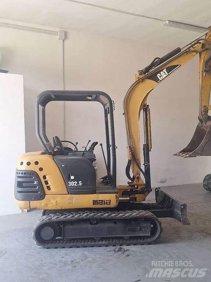 CAT 302.5 Miniescavadeiras