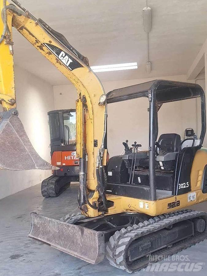 CAT 302.5 Miniescavadeiras