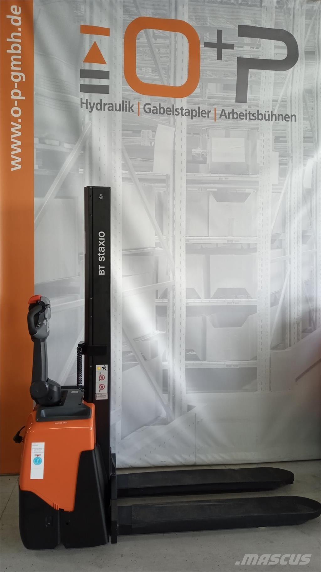 Toyota HWE100 Self propelled stackers