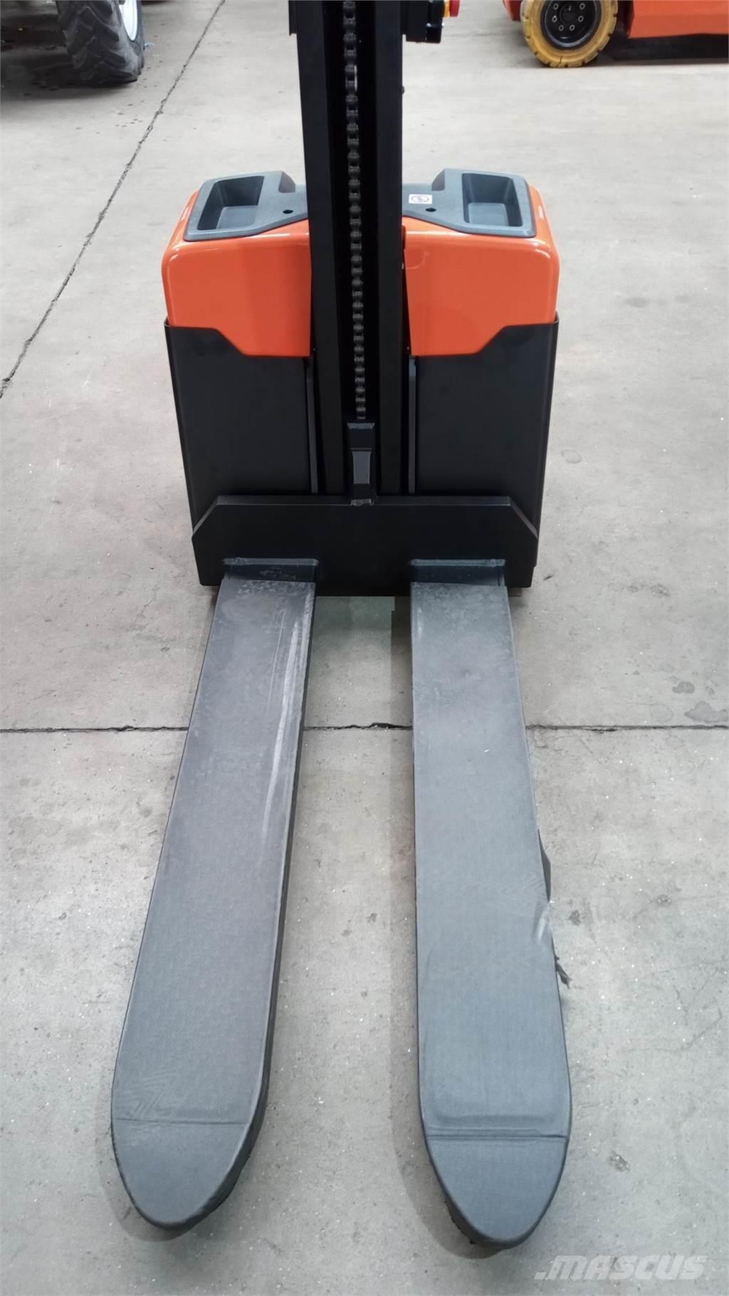 Toyota HWE100 Empilhador para operador externo