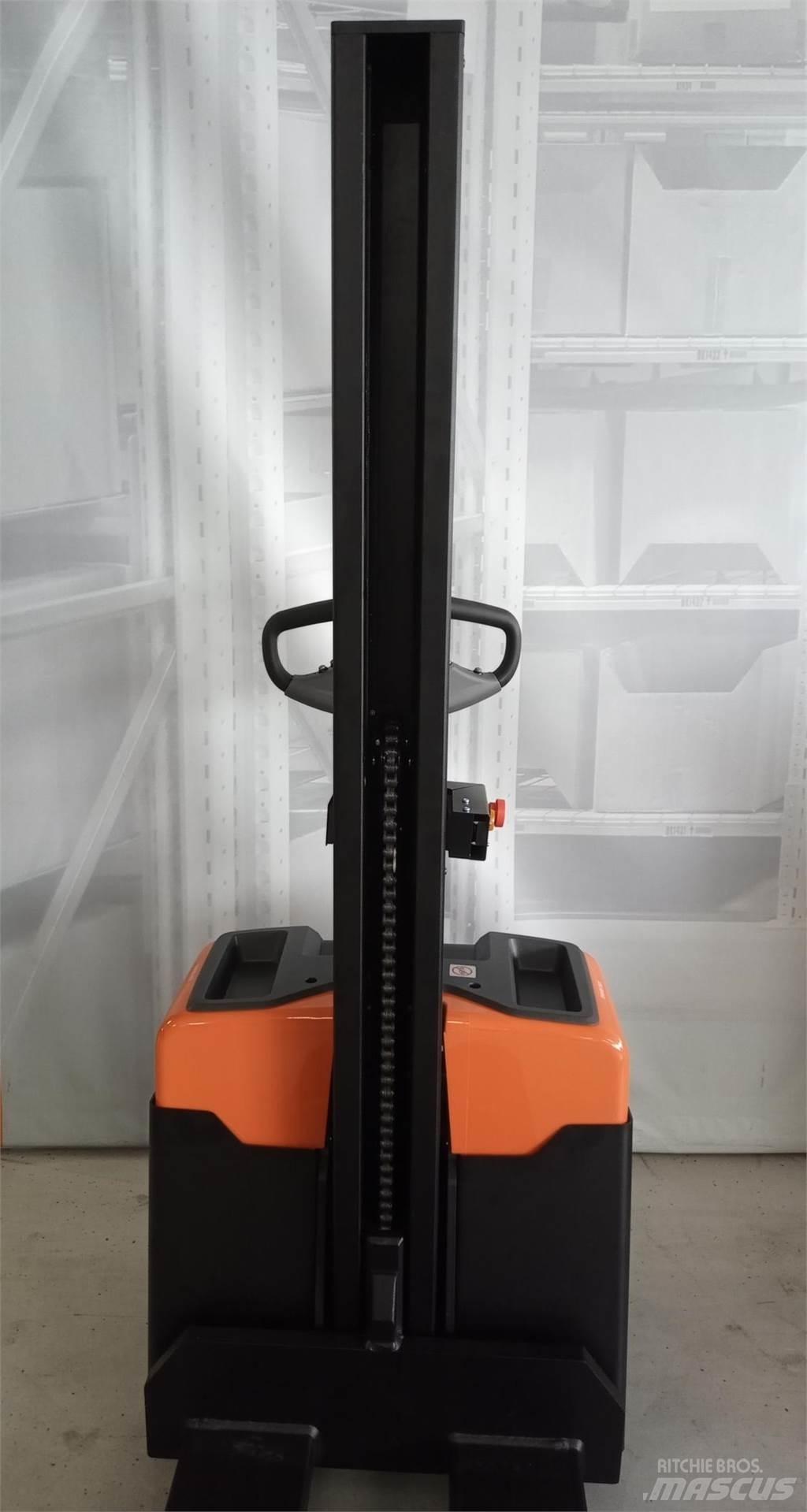 Toyota HWE100 Empilhador para operador externo