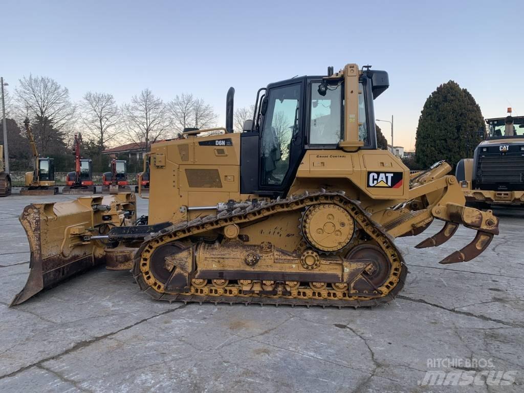 CAT D 6 N XL Dozers - Tratores rastos