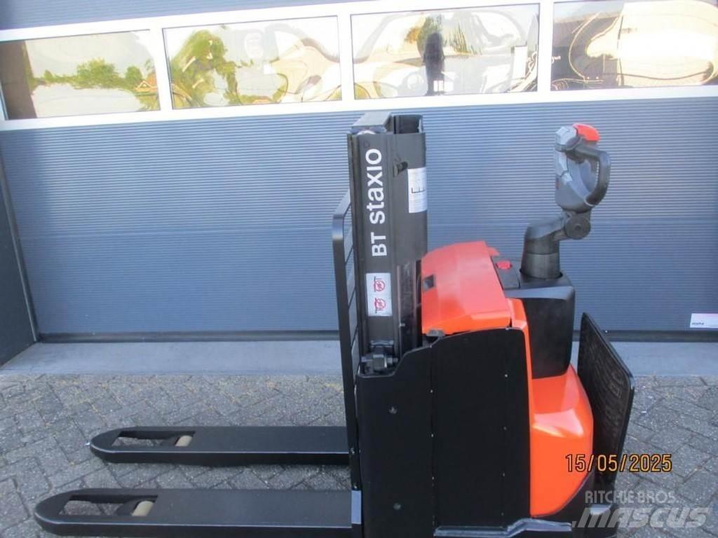 BT SWE 200D Empilhador para operador externo