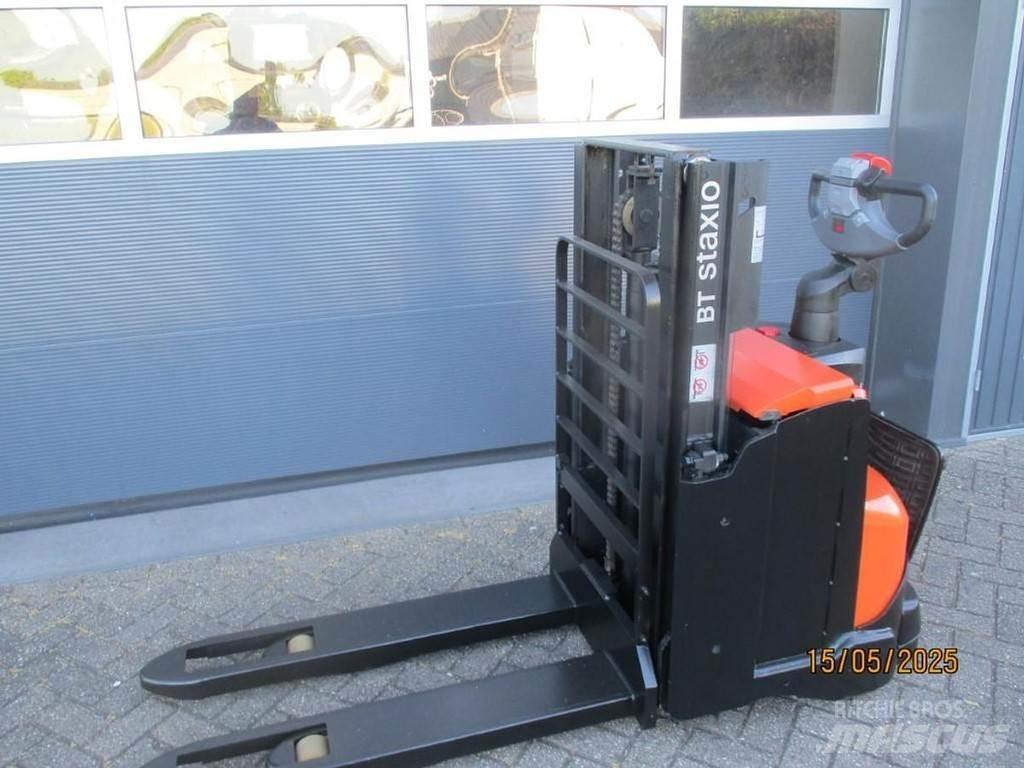 BT SWE 200D Empilhador para operador externo