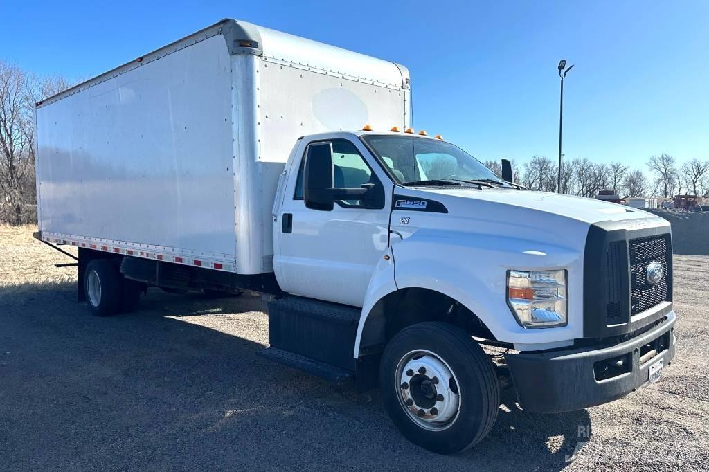 Ford F 650 Caminhões de caixa fechada