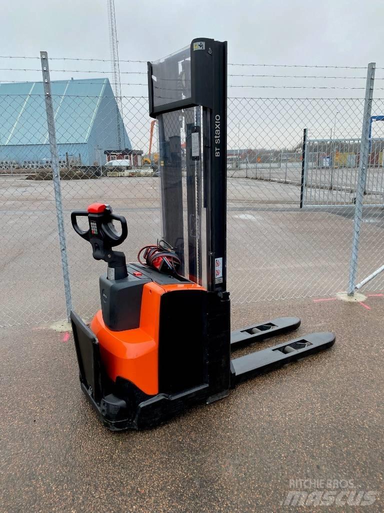 Toyota SWE120 Empilhador para operador externo