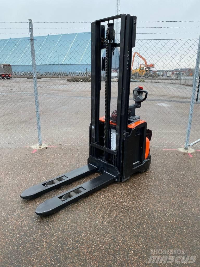 Toyota SWE120 Empilhador para operador externo