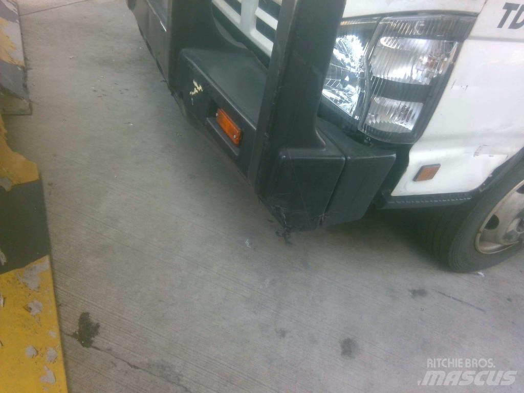 Isuzu NPR Camiões-cisterna