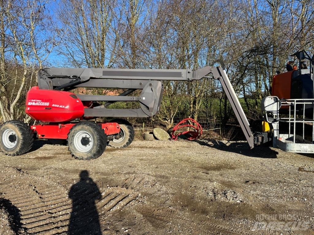 Manitou 200 ATJ Elevadores braços articulados