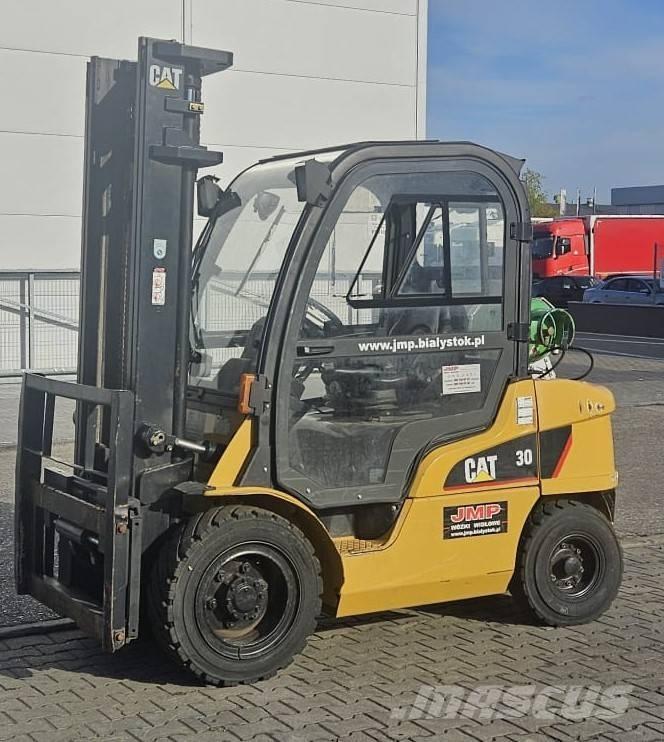 CAT GP 30 N Empilhadores a gás