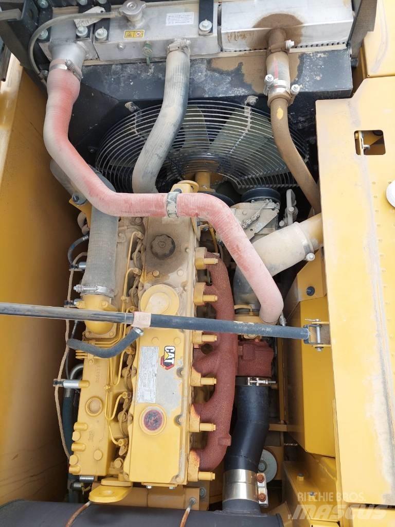 CAT 323D3 Escavadeiras de esteiras