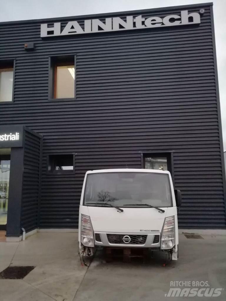 Nissan NT400 Cabines e interior