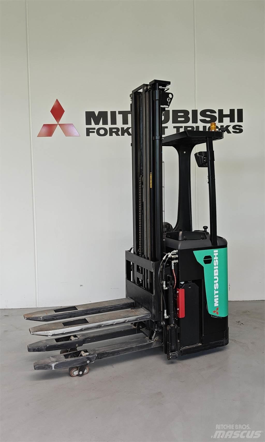 Mitsubishi SBR16NI Porta-paletes com plataforma