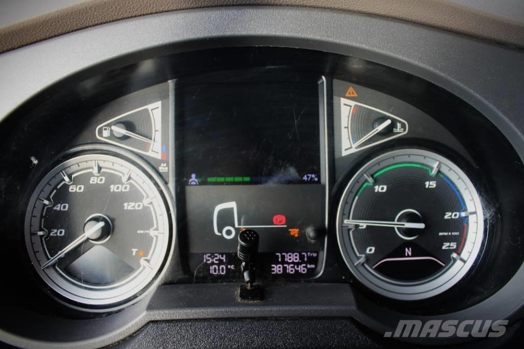 DAF XF 480 FAR Caminhões de caixa fechada