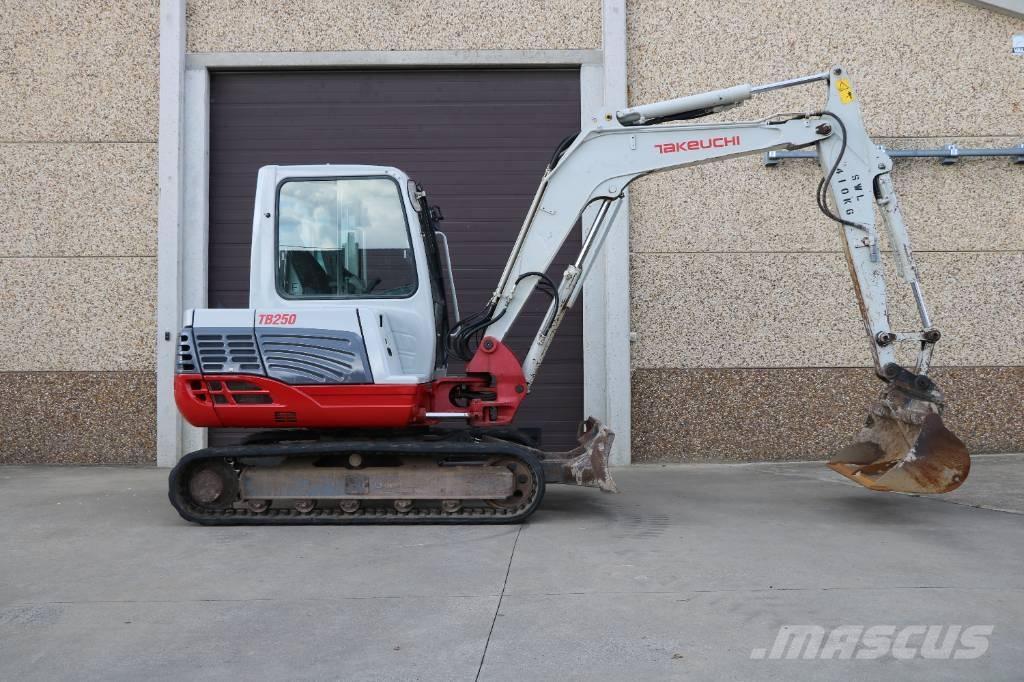 Takeuchi TB 250 Miniescavadeiras