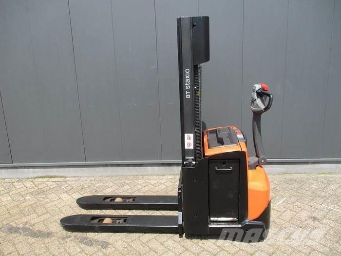 Toyota SWE 120L Empilhador para operador externo