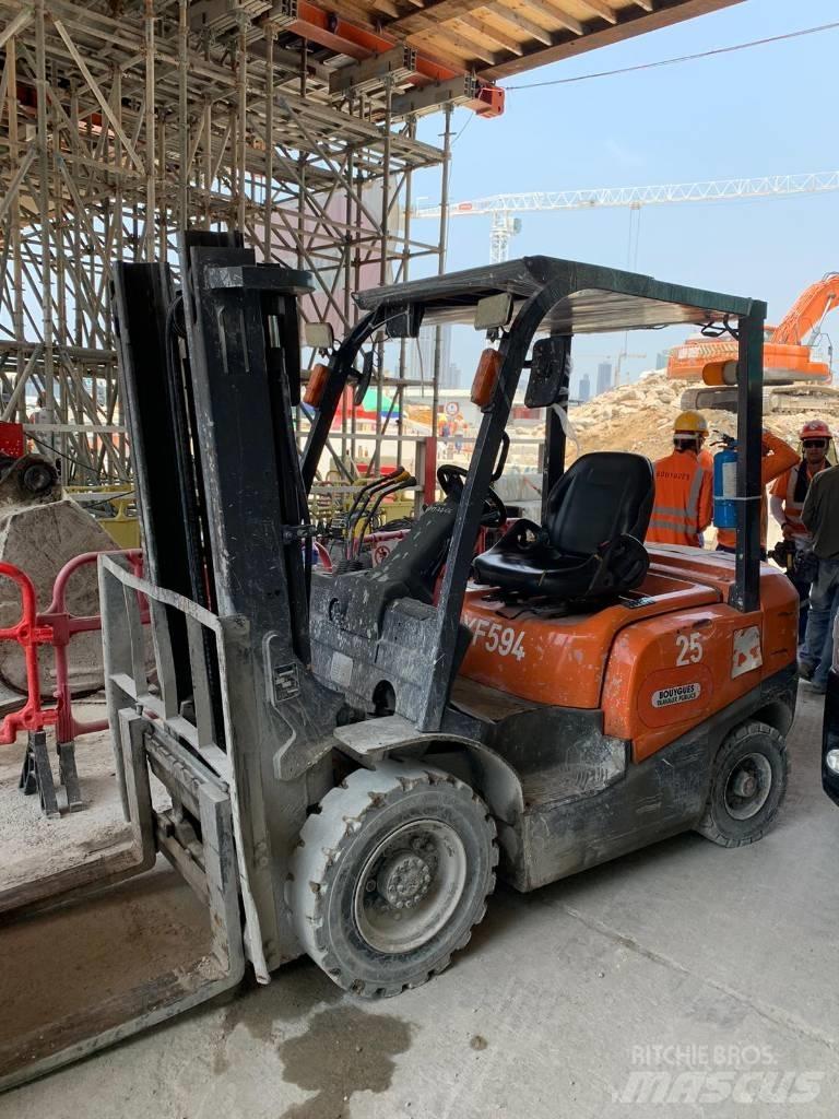 TCM Forklift FD25T4 Empilhadores Diesel