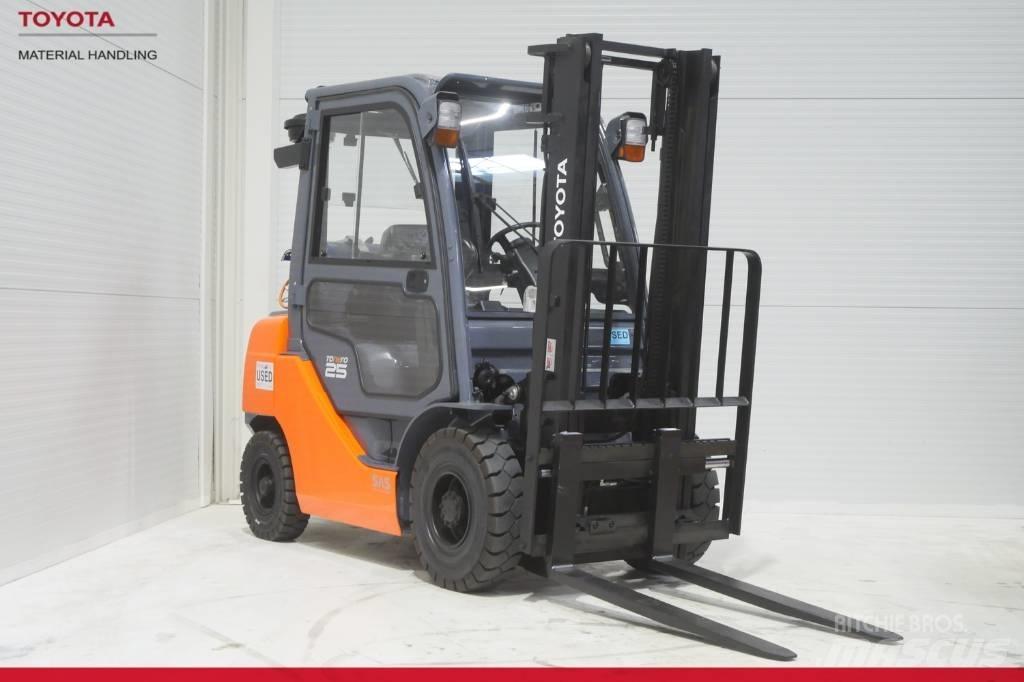 Toyota 02-8 FGF 25 Empilhadores a gás