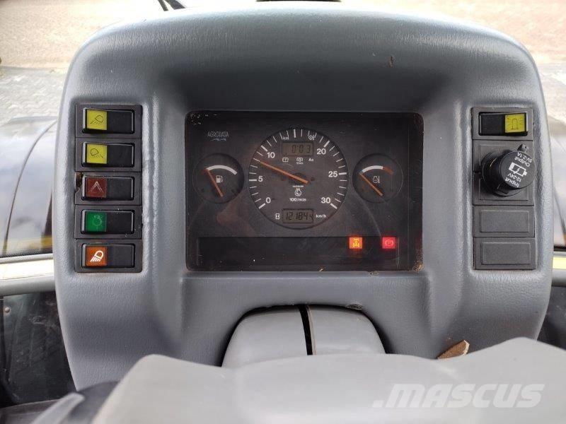 Valtra 6850 Tratores Agrícolas usados