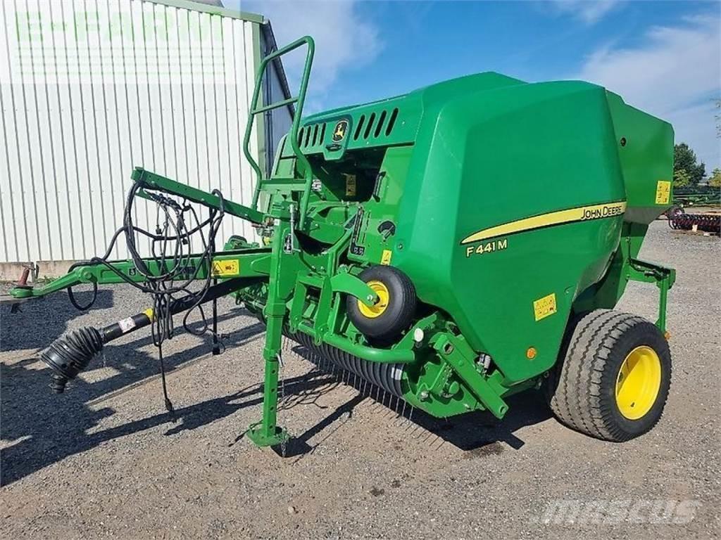 John Deere f441m Enfardadeira de fardos quadrados
