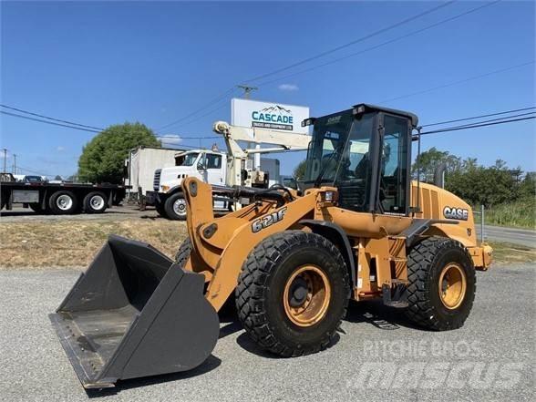 CASE 621F Carregadeiras de rodas
