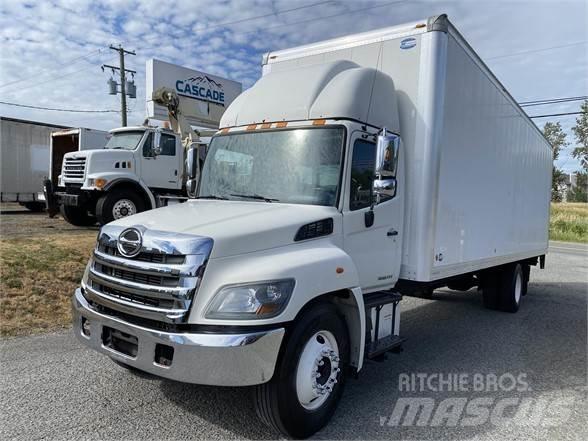 Hino 338 Caminhões de caixa fechada