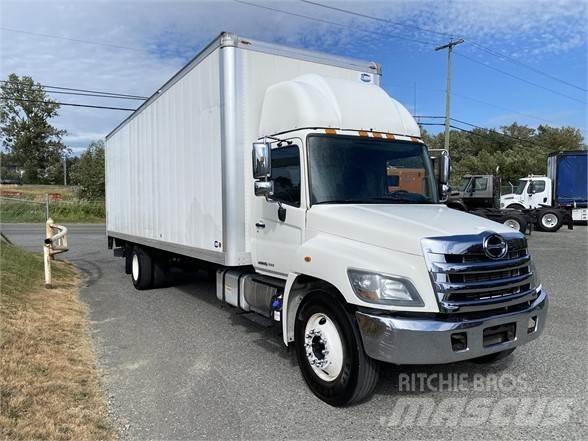 Hino 338 Caminhões de caixa fechada