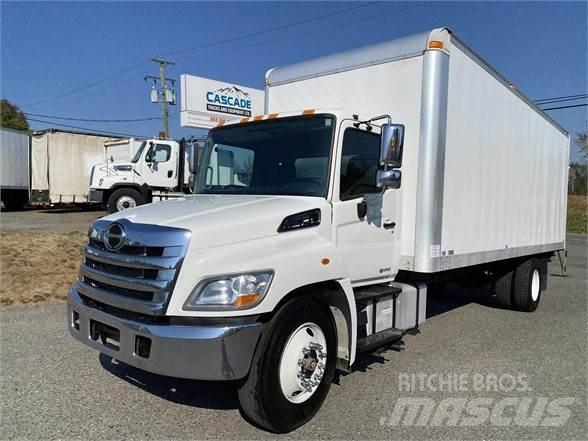 Hino 338 Caminhões de caixa fechada