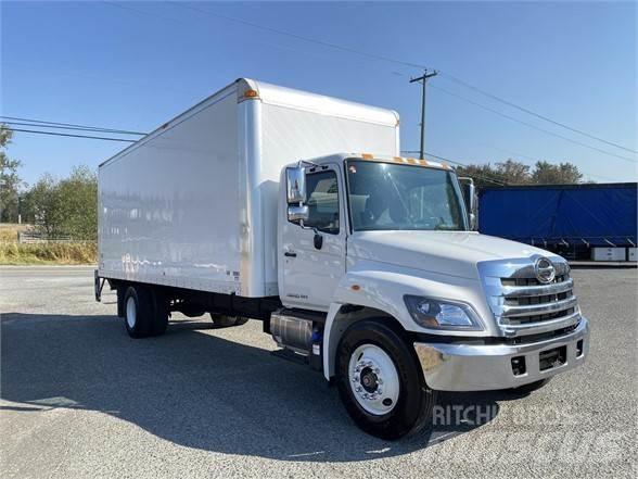 Hino 338 Caminhões de caixa fechada