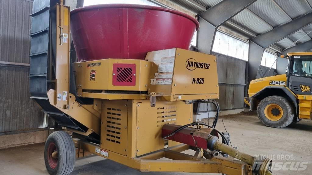 Haybuster H-835 Cortadores, moinhos e desenroladores de fardos
