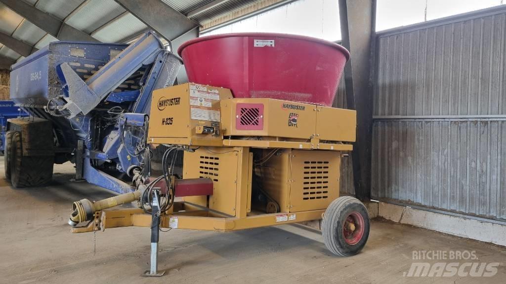 Haybuster H-835 Cortadores, moinhos e desenroladores de fardos