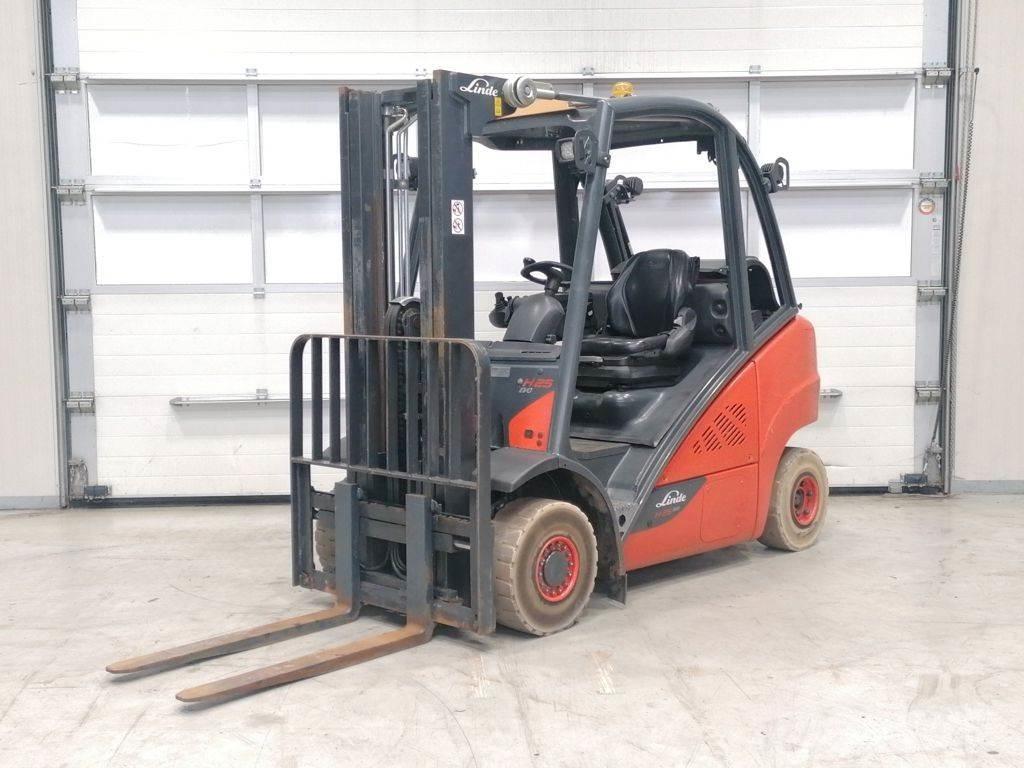 Linde H25T-02 Empilhadores a gás
