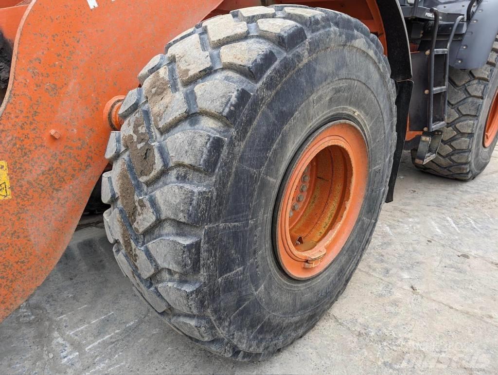 Hitachi ZW 330 Carregadeiras de rodas