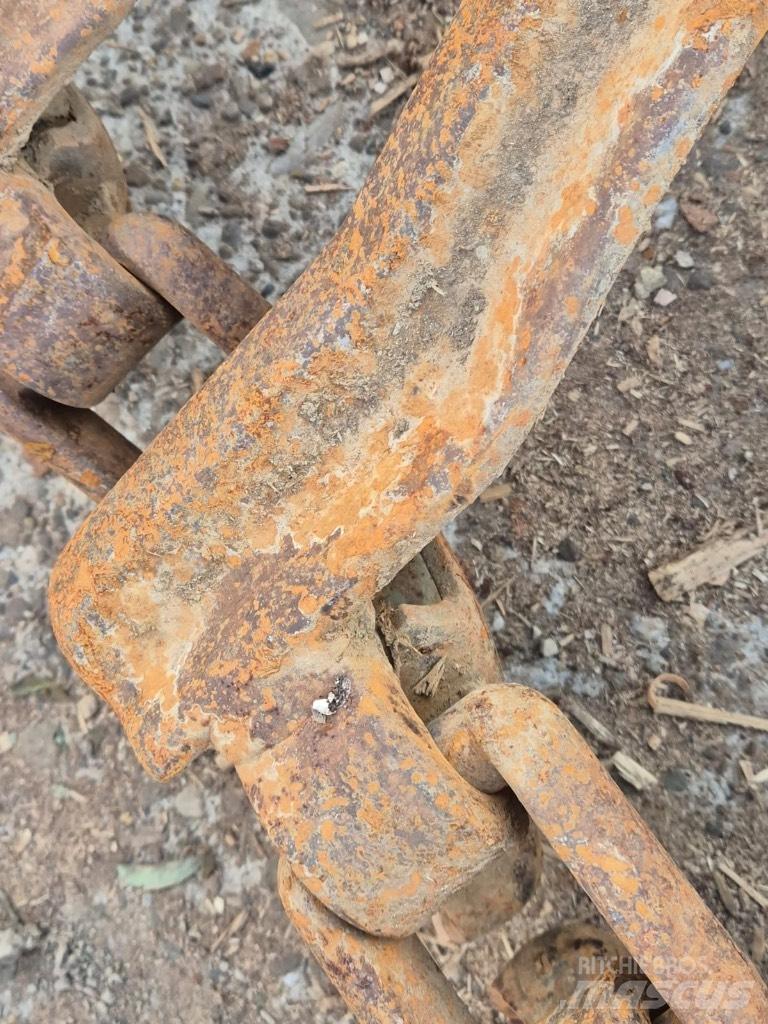 Clark S Chains / Rastos