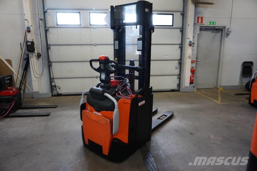 Toyota SPE120L Empilhador para operador externo