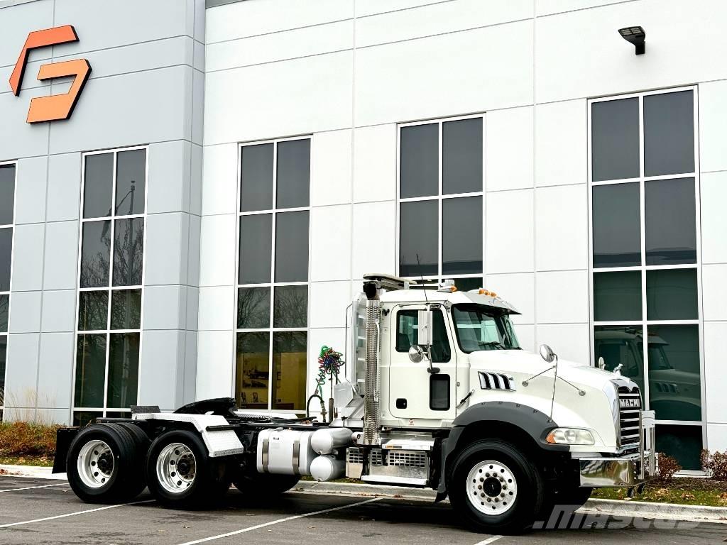 Mack GU813 Cavalos Mecânicos