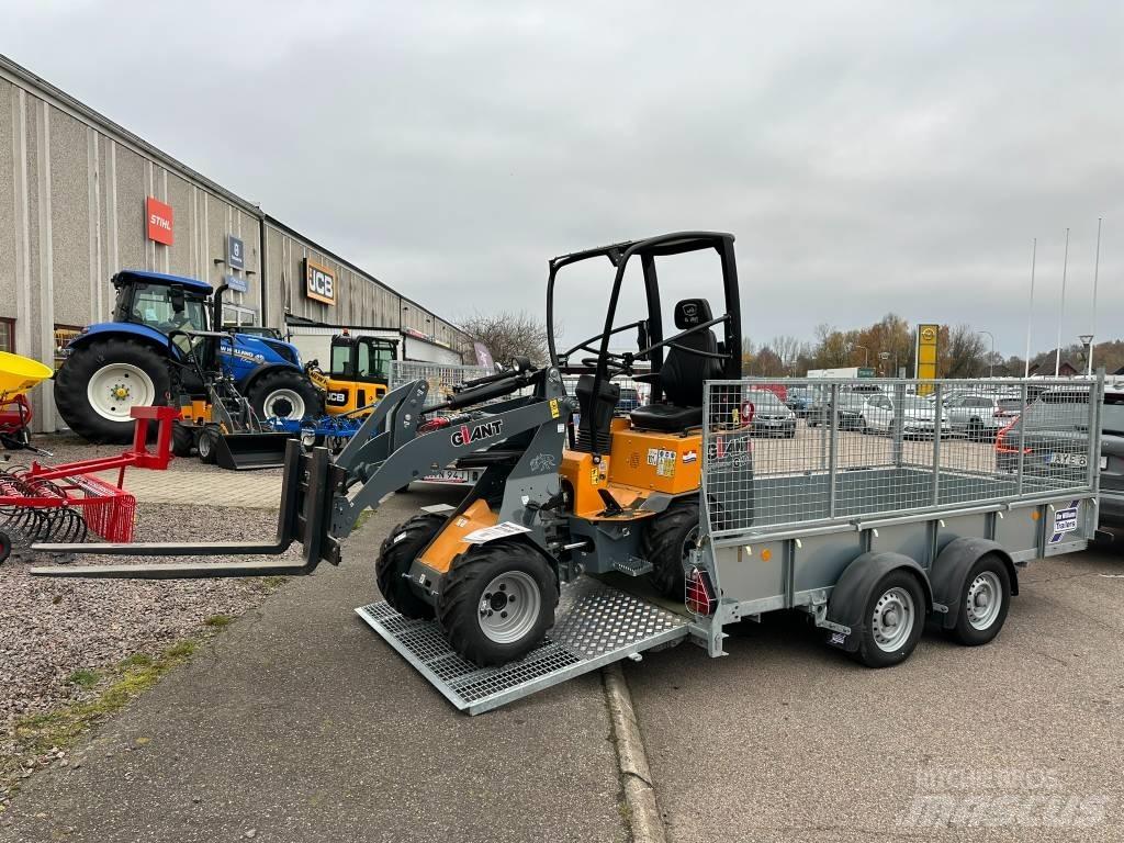 GiANT G1100 Carregadora multifunções