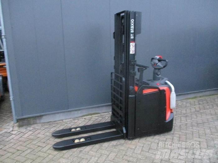 Toyota SPE 120L Empilhador para operador externo