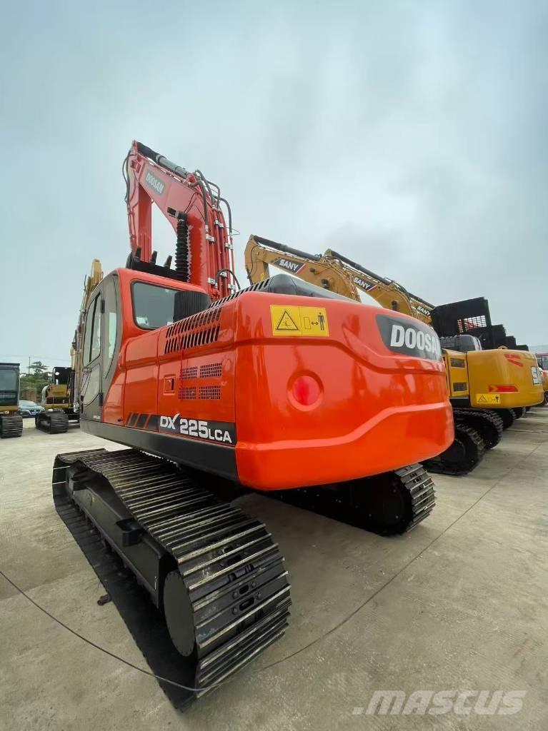 Doosan DX 225 LC Escavadeiras de esteiras