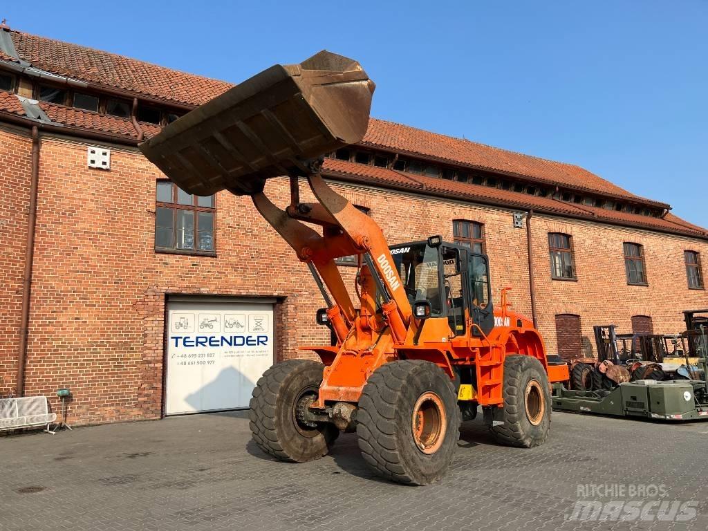 Doosan DL 300 Carregadeiras de rodas